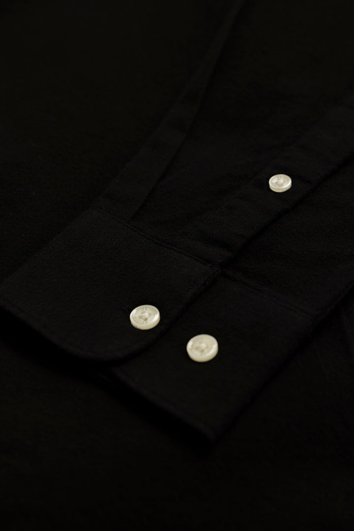 ClassicContour Plain Black Shirt