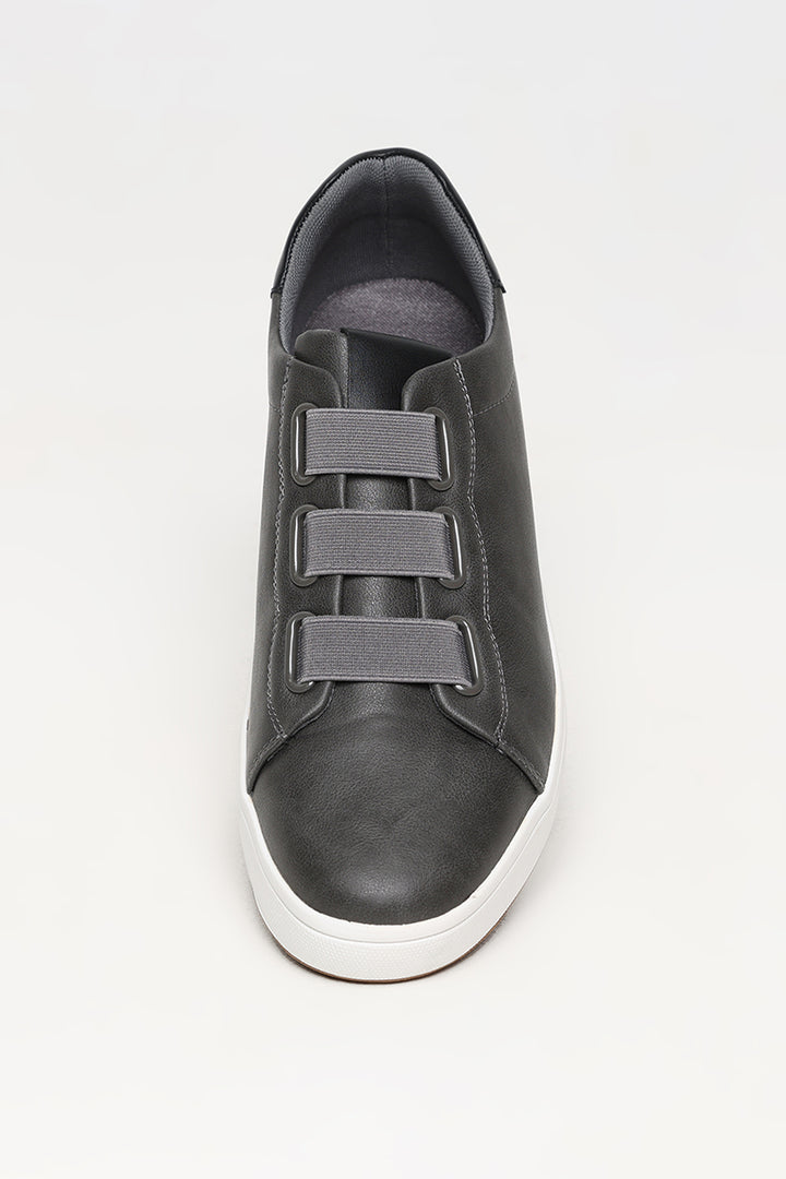 Black Low Top Sneaker