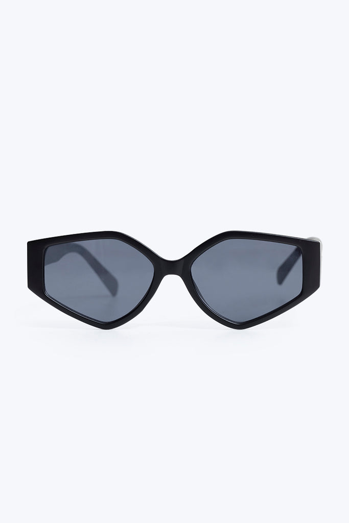 Gucci Eyewear logo-lettering cat-eye Sunglasses - Farfetch